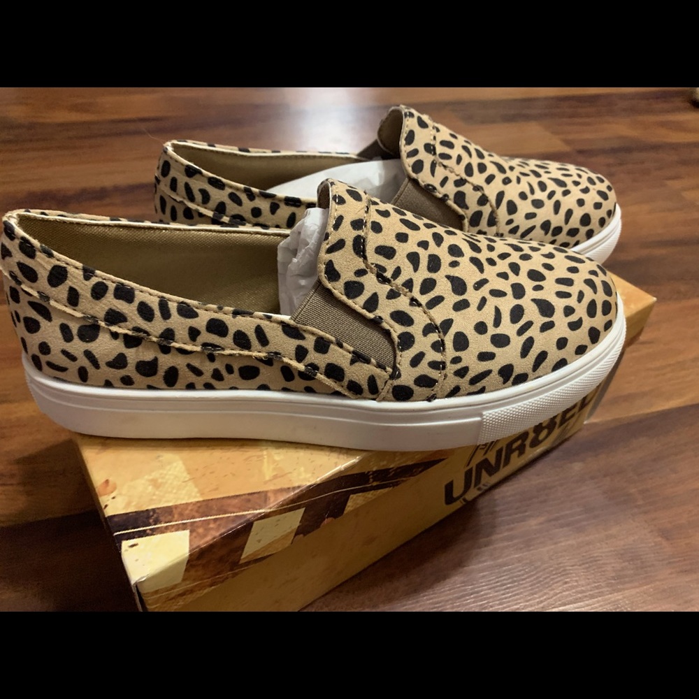 Womens slip on Leopard print shoes